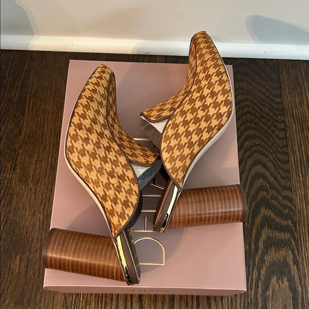 Deltan Houndstooth Mules - Picture 5 of 9